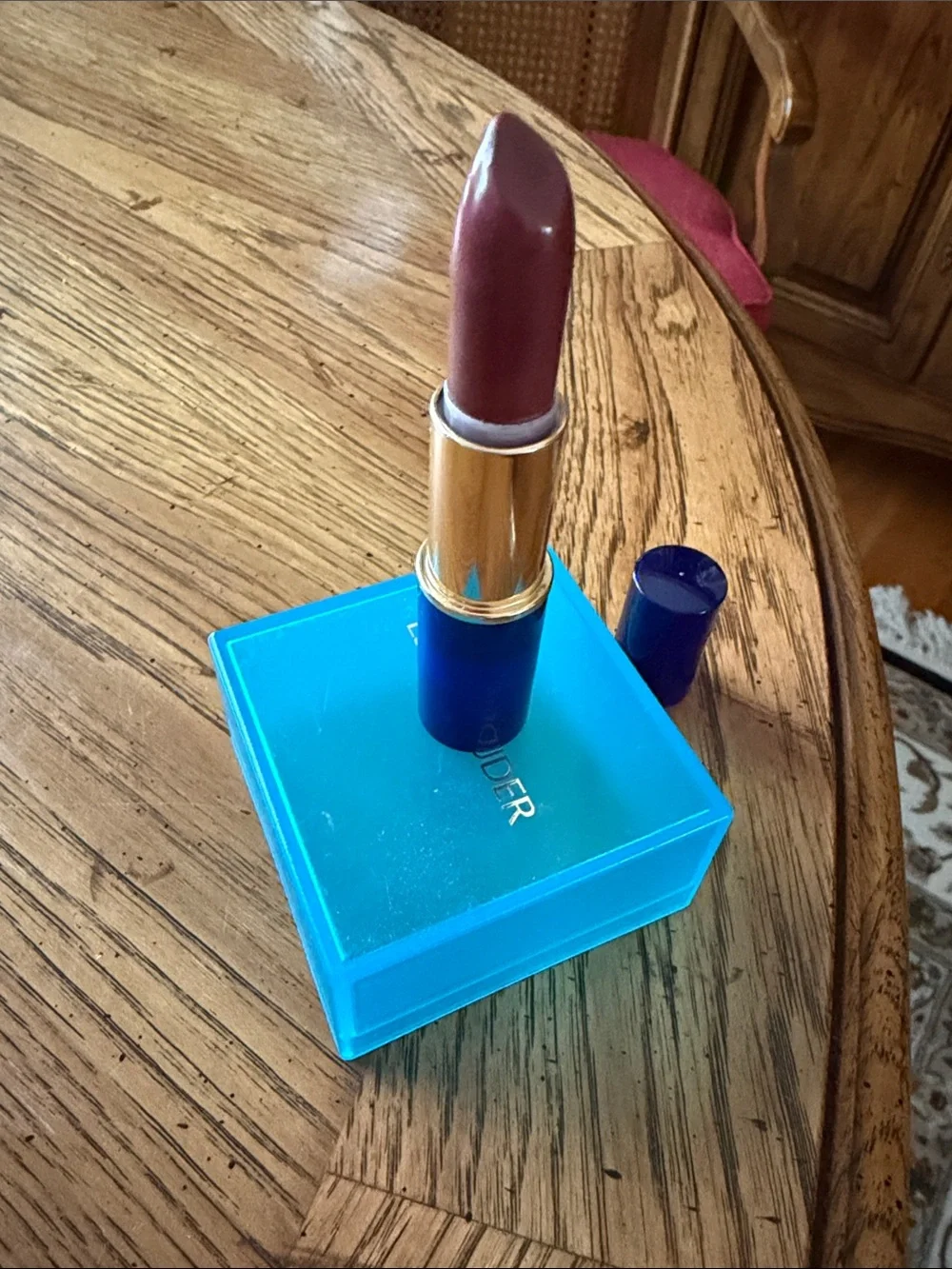 Estee Lauder NEW NeverUsed Futurist Full TreatmentLipstick SPF 15 DIVINE WINE#12
